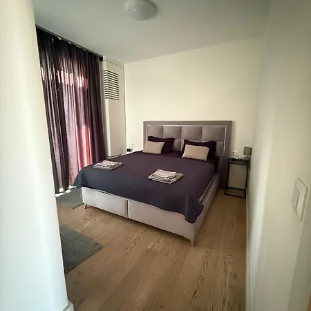 Penthouse With River View BW *