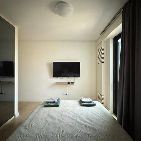 Penthouse With River View BW דירה *