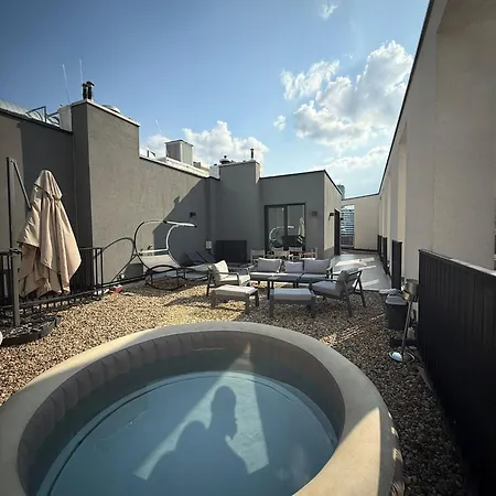 Penthouse With River View BW