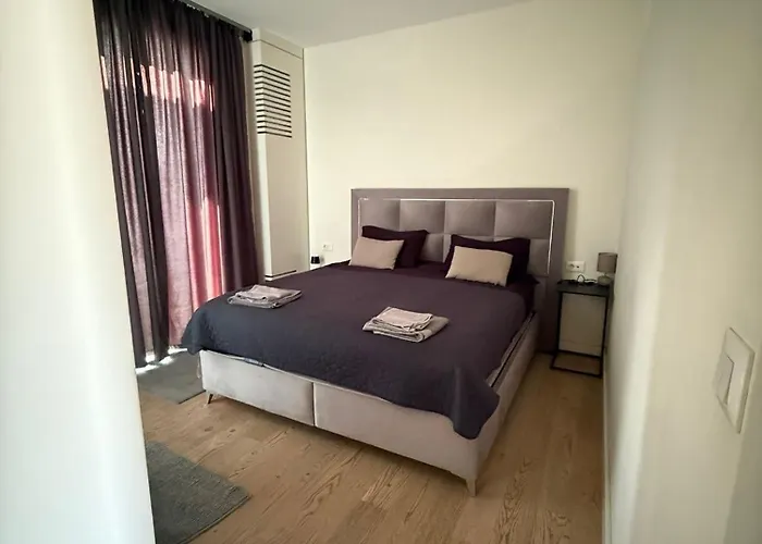 Penthouse With River View BW *