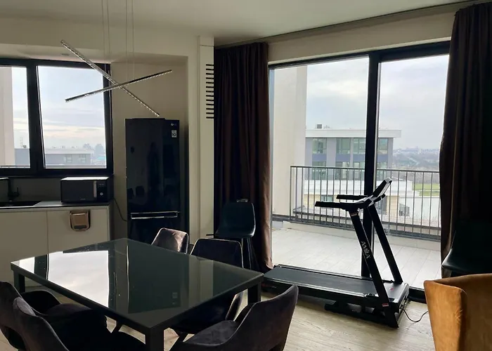 Penthouse With River View BW *