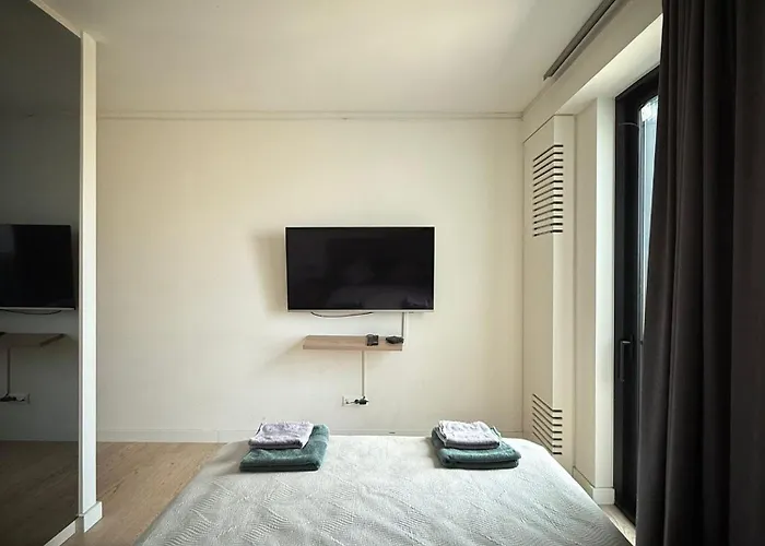 Penthouse With River View BW דירה *