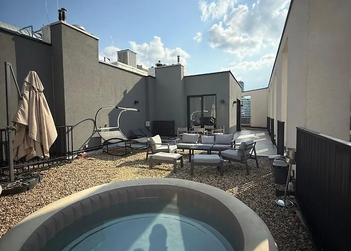 Penthouse With River View BW