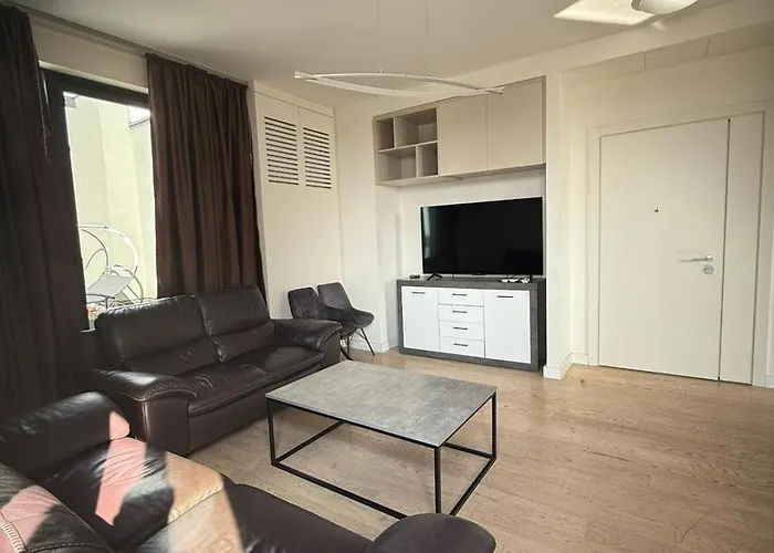 Penthouse With River View BW *