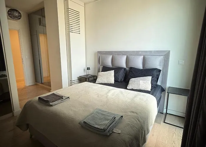 Penthouse With River View BW *